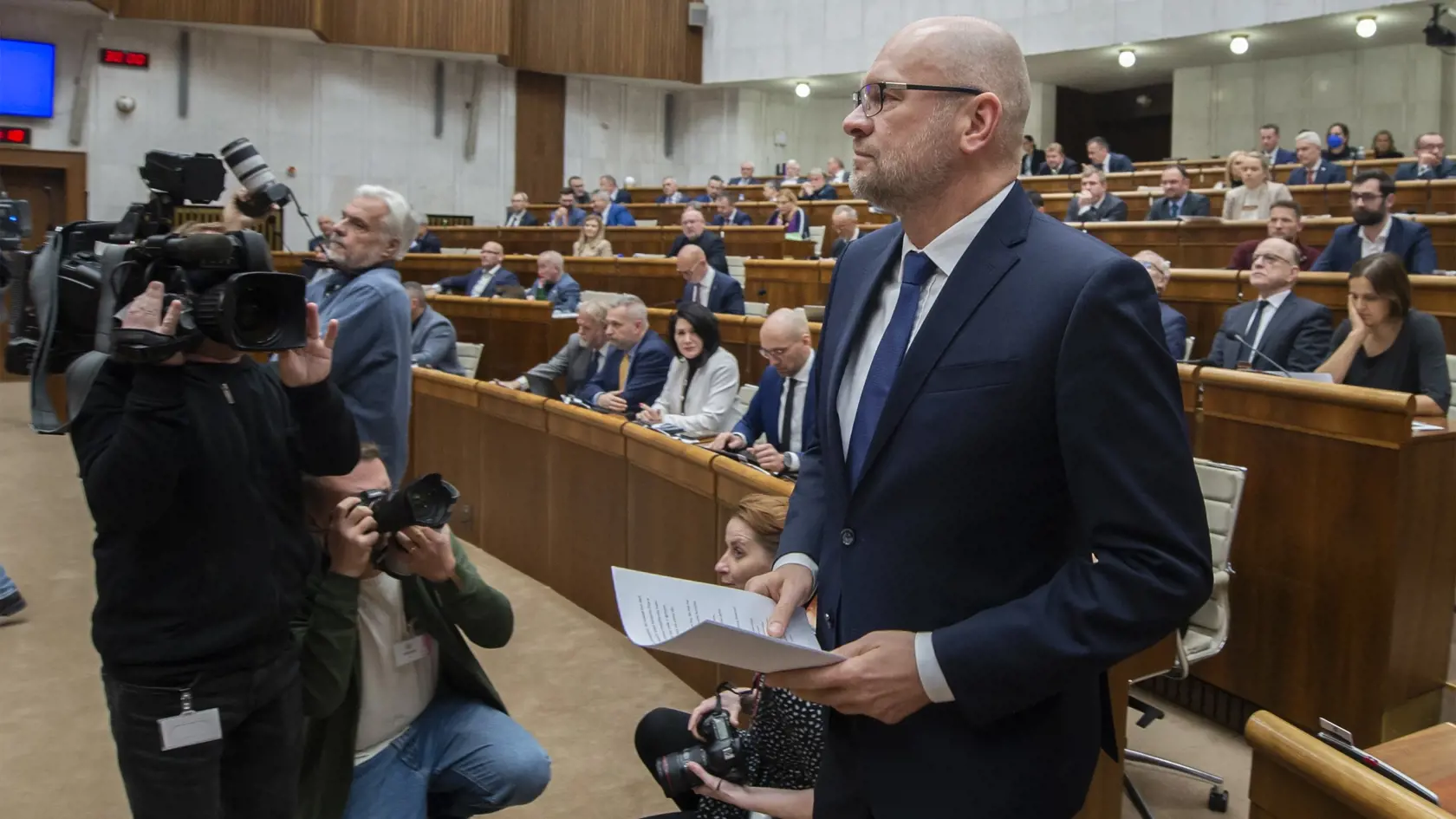 Na snímke poslanec NR SR Richard Sulík (SaS)  počas rokovania mimoriadnej 79. schôdze parlamentu SR 8. decembra 2022 v Bratislave. FOTO TASR - Martin Baumann