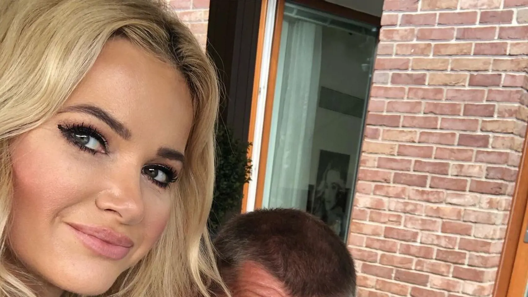 Ako napísala Monika, išlo o nedeľnú kávičku v júni 2019. Vtedy Andrea Babiša prekvapila rebarborovým koláčom a bola celkom prirodzená.