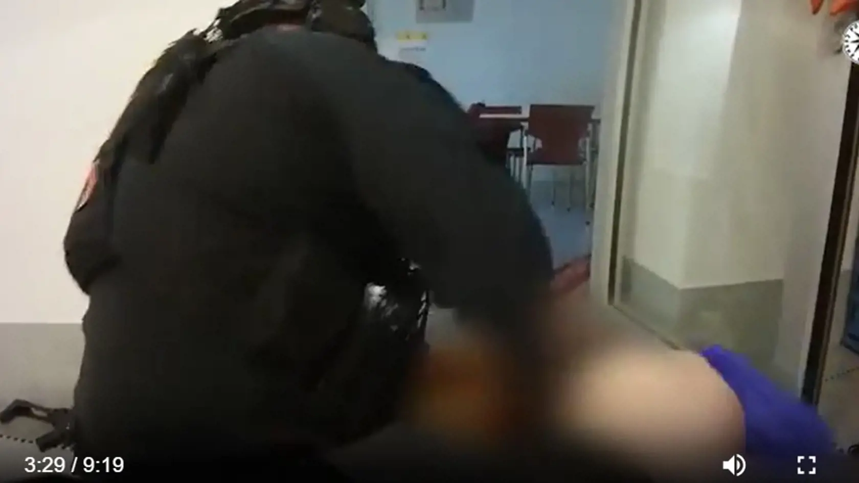 Policajti so zdravotným vzdelaním poskytli postreleným na mieste prvú pomoc.