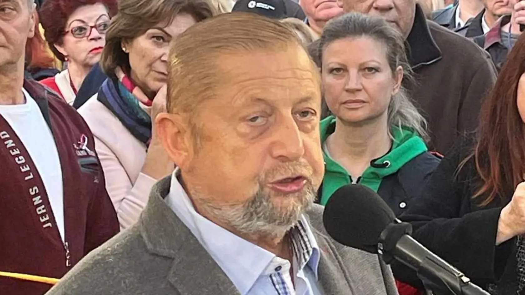 Protestu na podporu nominácie poslanca SNS Rudolfa Huliaka za ministra životného prostredia sa zúčastnil aj kandidát na prezidenta Štefan Harabín.