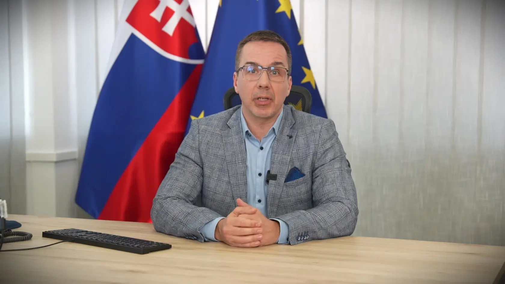Minimálna mzda je tento rok na úrovni 816 eur v hrubom. Podľa ministra práce Erika Tomáša od januára budúceho roku porastie o sto eur.