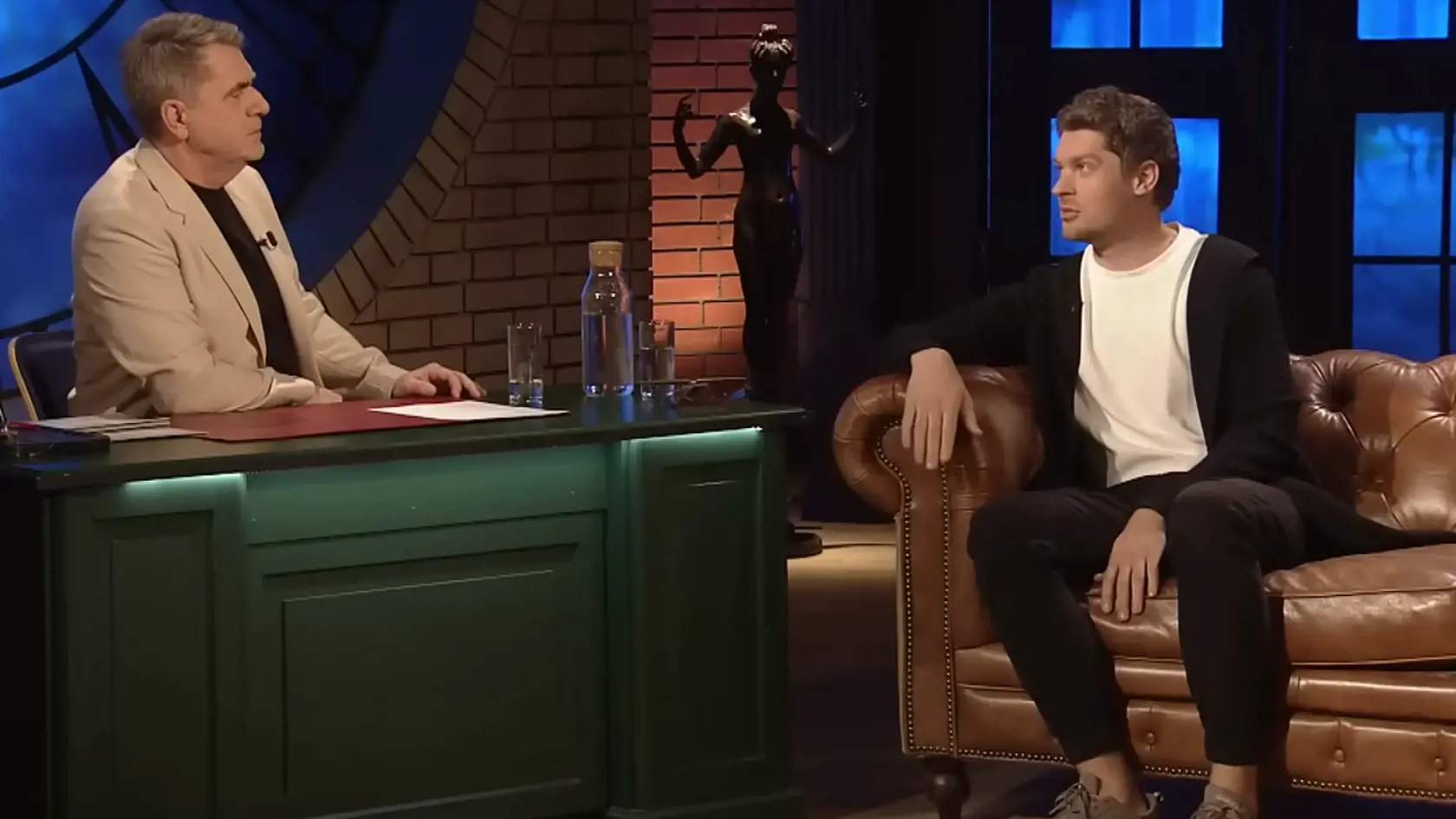 Erik bol hosťom v talkšou Petra Marcina, kde okrem iného porozprával aj o svojich hereckých začiatkoch.