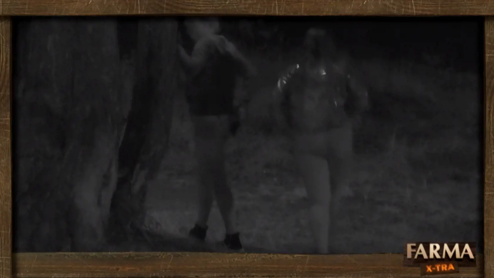 Beáta a Eva sa totálne ožrali a bez hanby sa išli vymočiť rovno pred kamery.