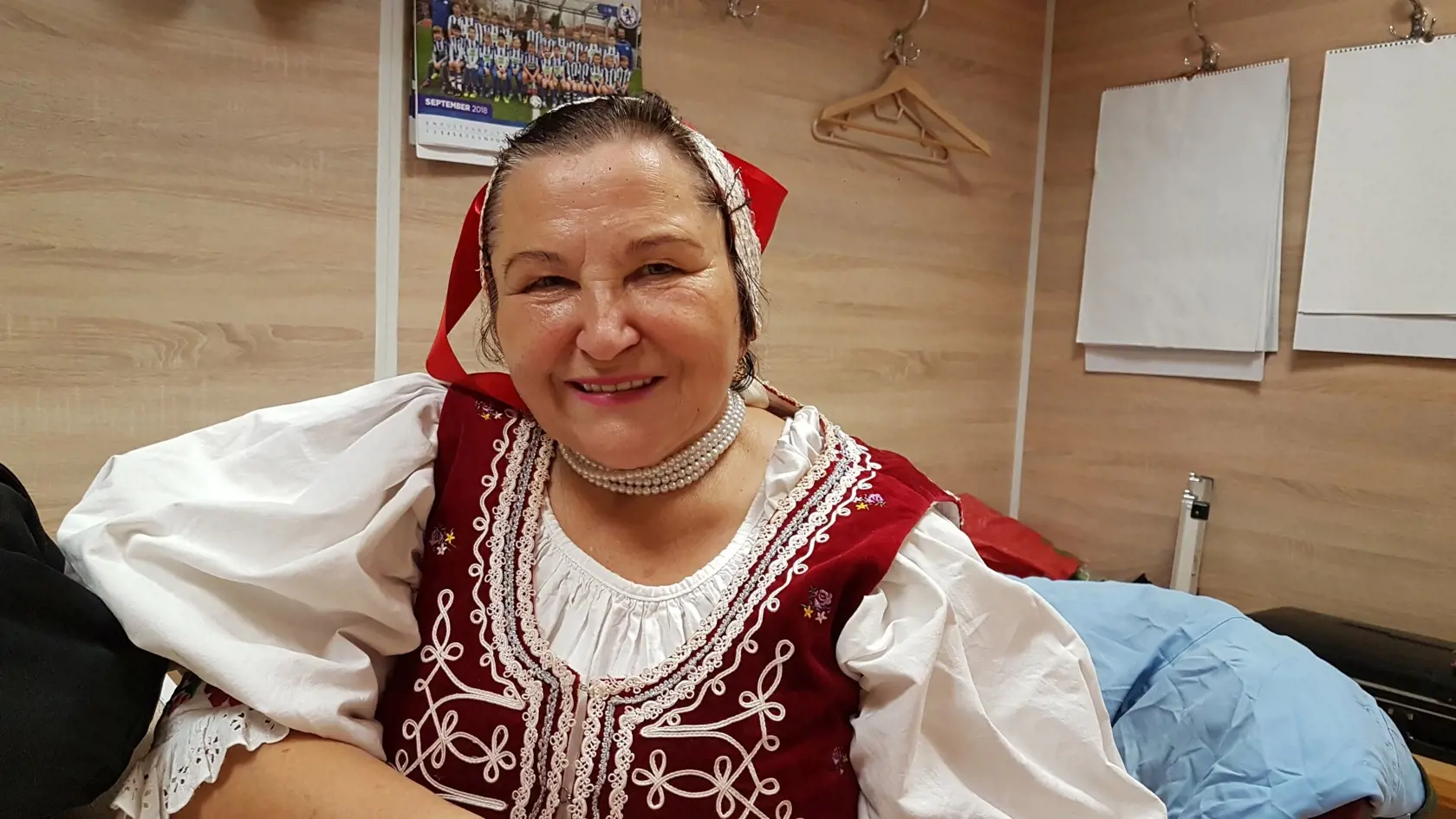 V zákulisí koncertov: Pani Kandráčová sa ako niekdajšia vedúca školskej jedálne stará aj o hladné žalúdky kapely.
