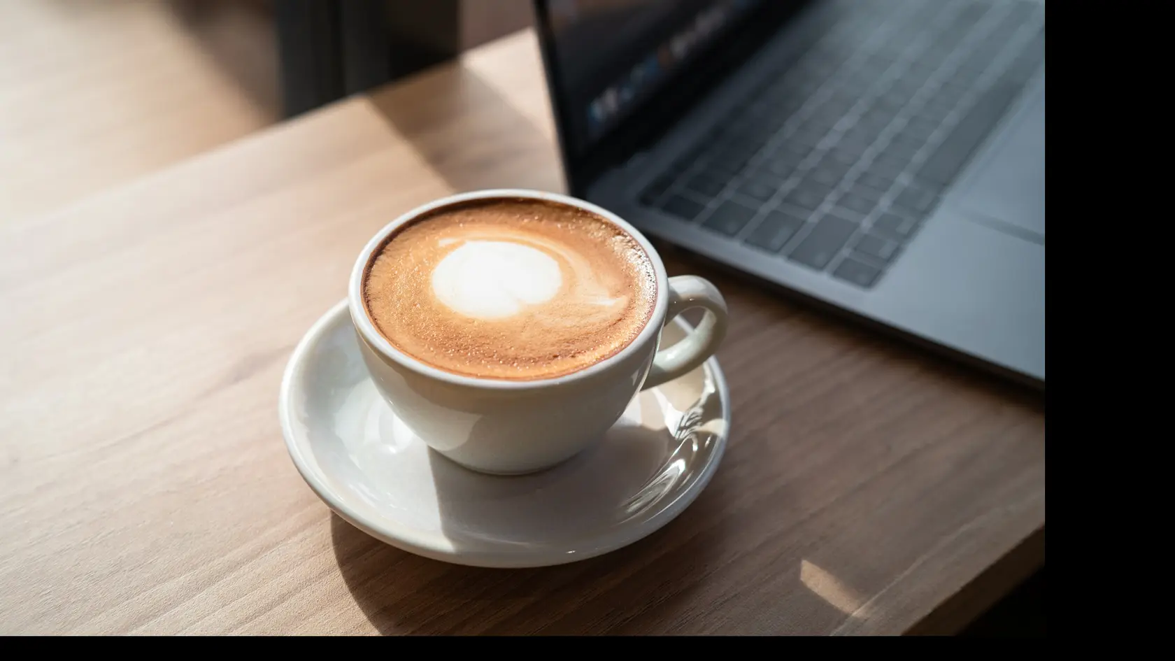 Close-up,Of,Hot,Coffee,Latte,With,Latte,Art,Milk,Foam