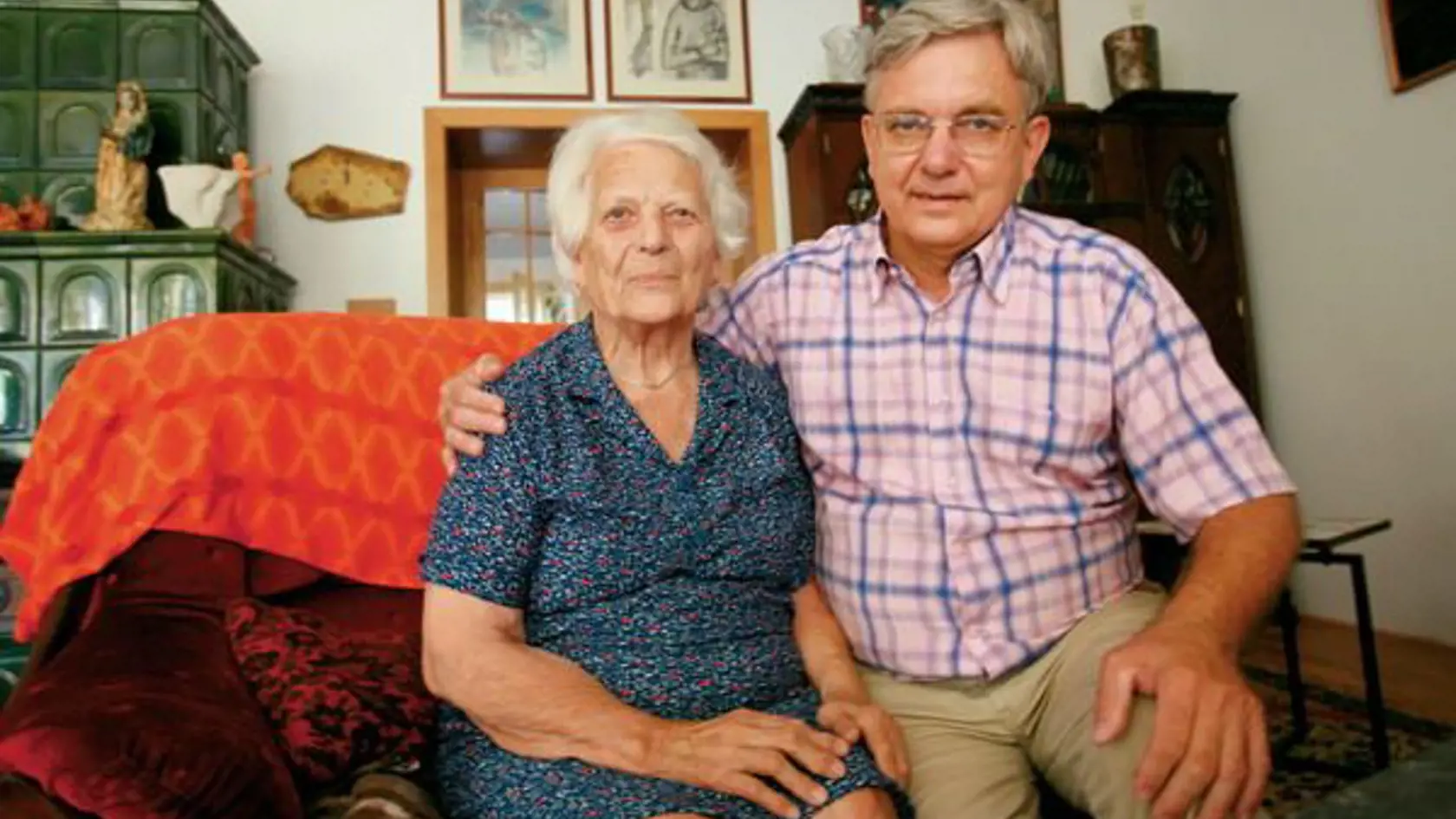 Miklós Duray v minulosti pôsobil aj ako poslanec Národnej rady (NR) SR, do ktorej bol zvolený za SMK. Narodil sa 18. júla 1945 v Lučenci.