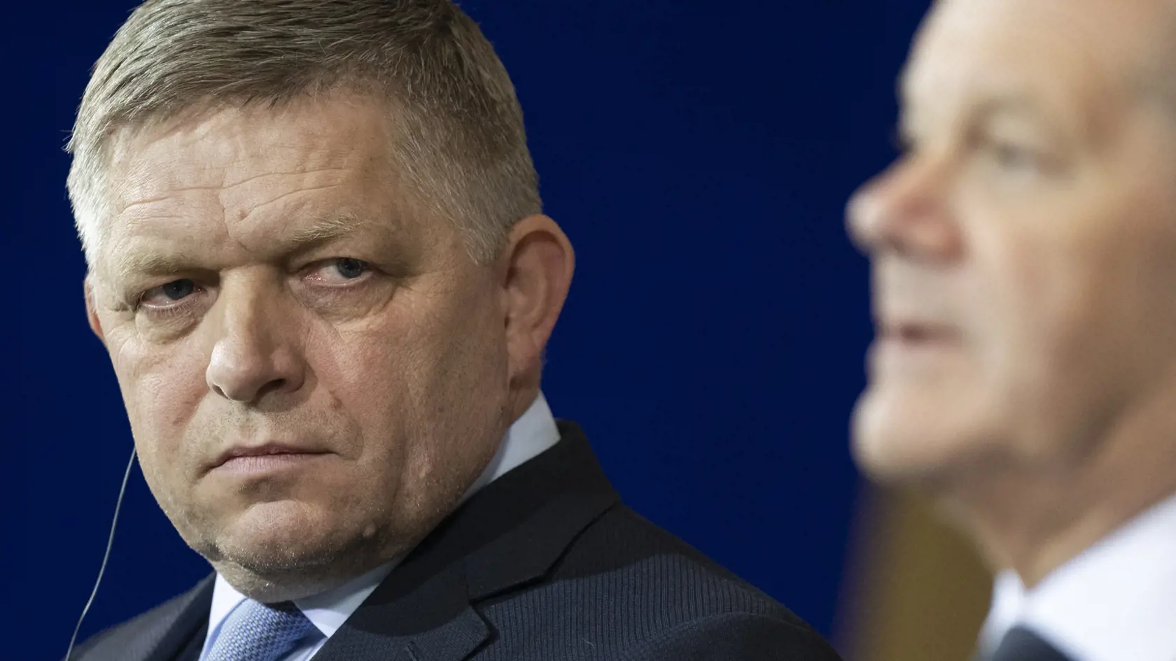 Na snímke sprava nemecký kancelár Olaf Scholz a predseda vlády SR Robert Fico (Smer-SD) počas vyhlásenia pre médiá v rámci prijatia v Berlíne 24. januára 2024.