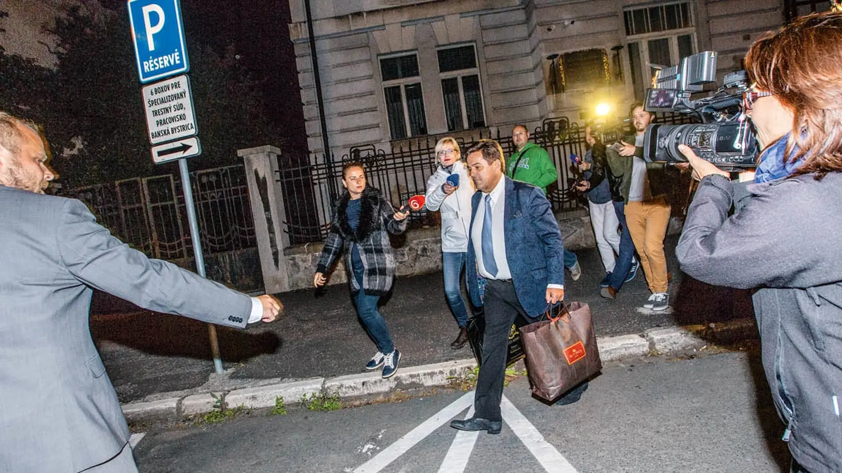 Rozhodovanie o väzbe Mariana Kočnera a Pavla Ruska na Špecializovanom súde v Banskej Bystrici.
Obhajca Pavla Ruska Marek Para