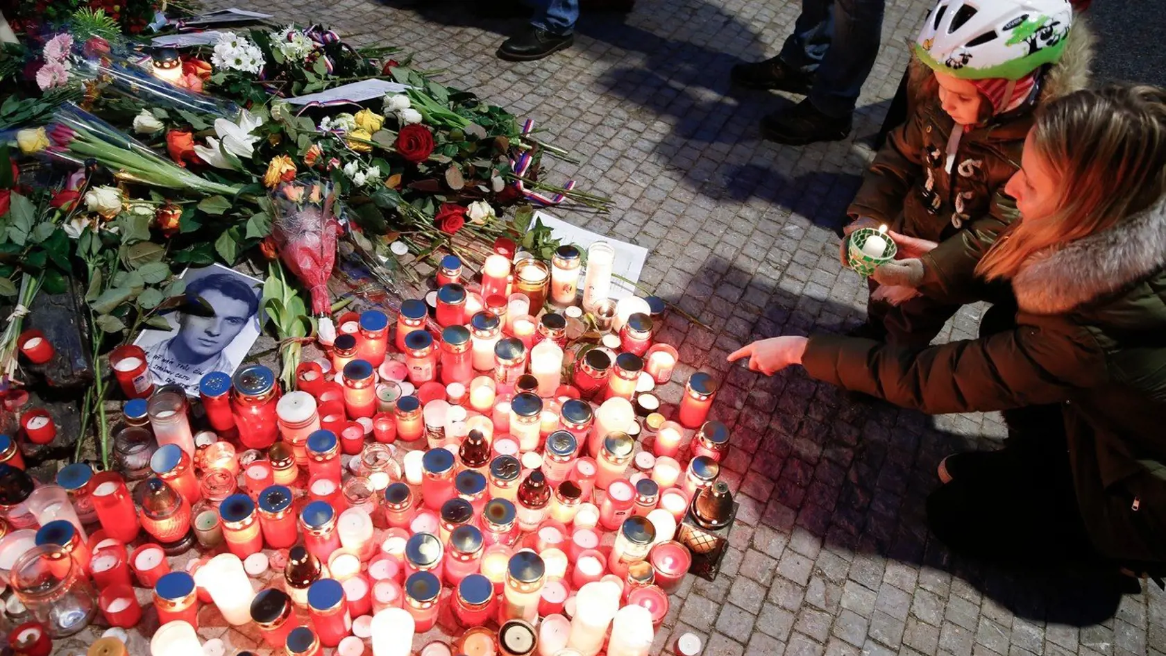 Ľudia si v rámci pietnej spomienky v Prahe uctili pamiatku študenta Jana Palacha, ktorý sa 16. januára 1969 upálil na protest proti okupácii Česko-Slovenska vojskami Varšavskej zmluvy.