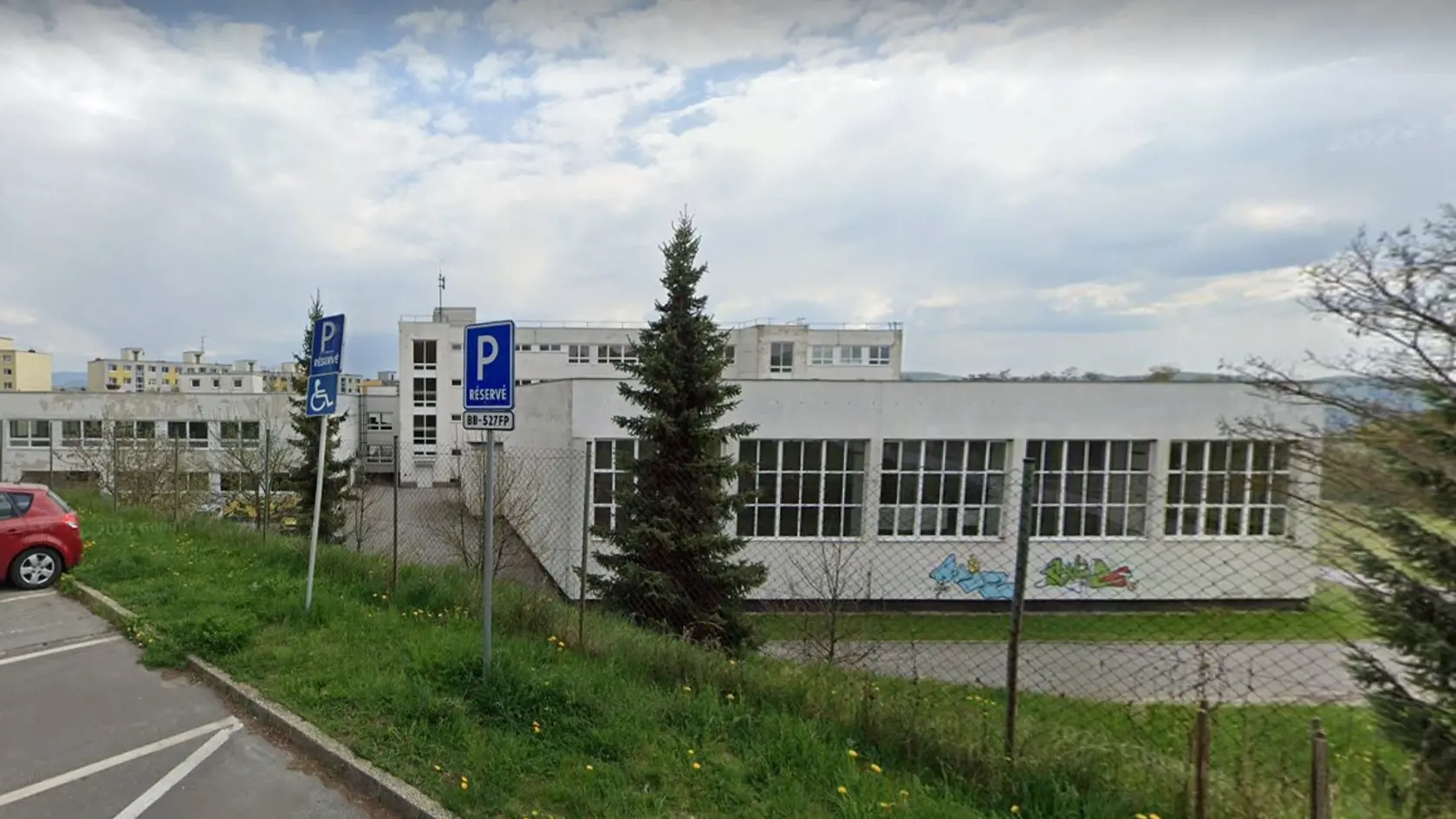 K prípadu došlo na ZŠ Pieninská na banskobystrickom sídlisku Sásová.