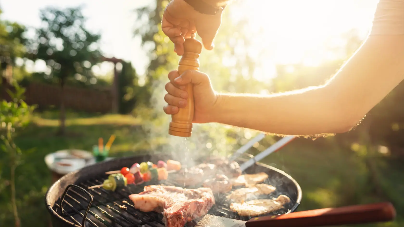 Omáčka nie je len doplnkom, ale odrazom našich chutí, preferencií a nálady. Dobrý grilmajster vie, že správna omáčka dokáže jedlo nielen vylepšiť, ale aj zachrániť.