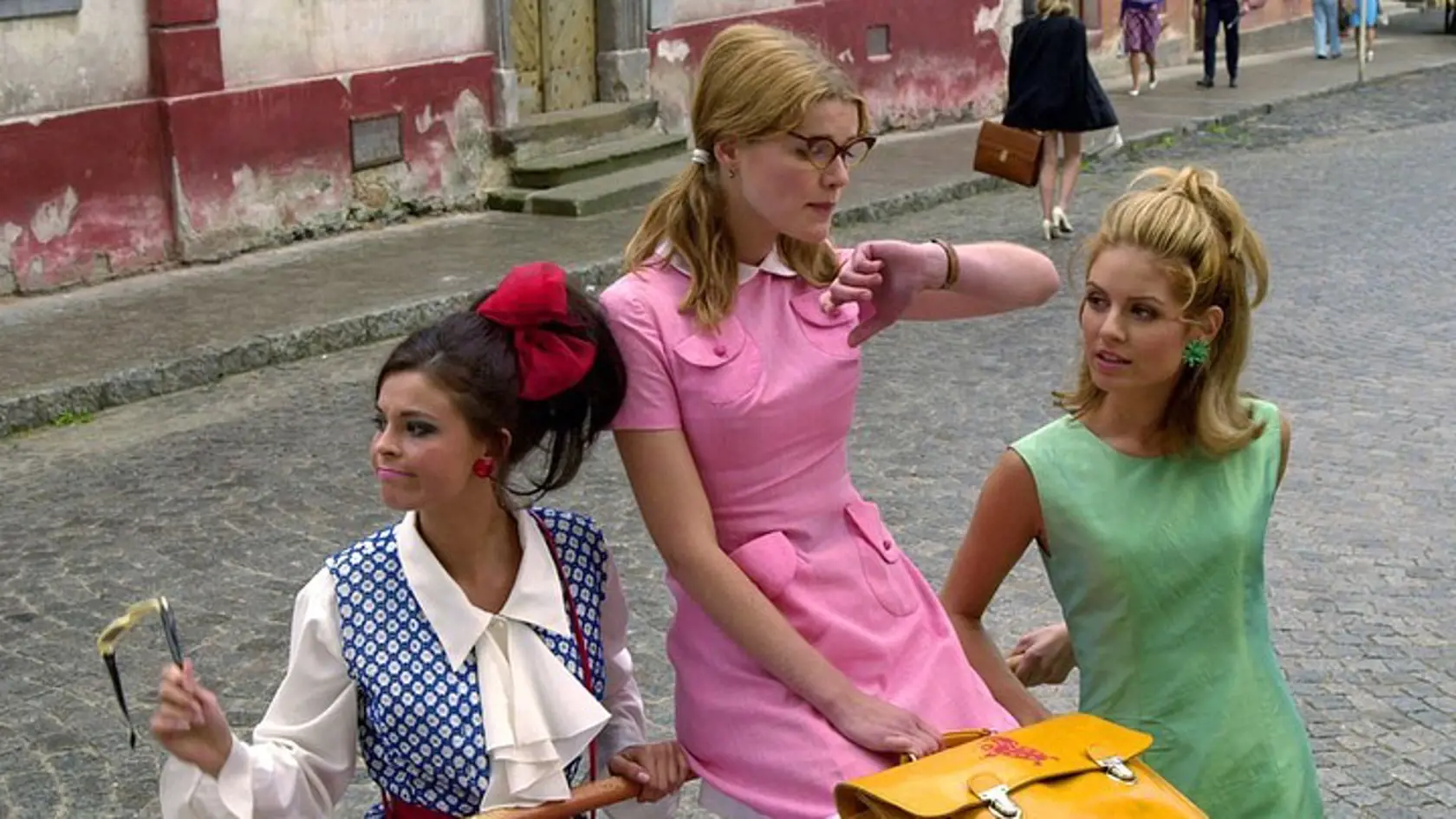 Herečka Zuzana Norisová (vpravo) vo filme Rebelové z roku 2000.