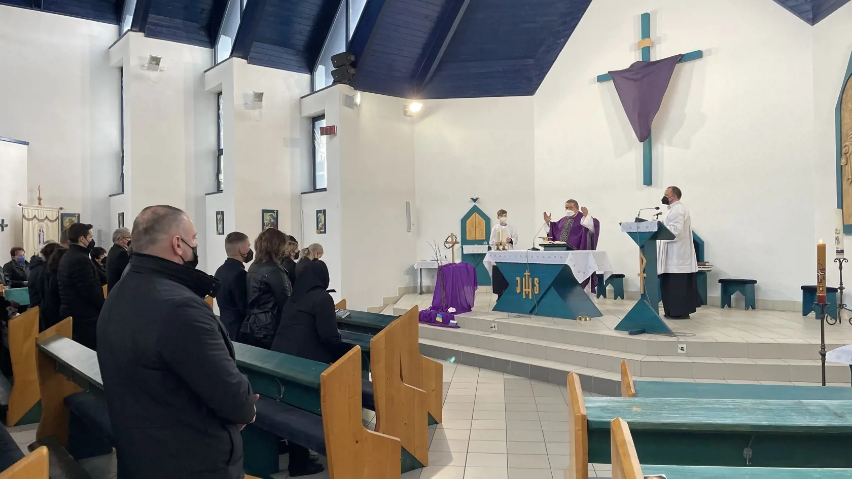 Posledná rozlúčka so Štefanom Libiakom, ktorý bol takmer tri týždne nezvestný. napokon ho našli v blízkom lese obeseného. Zomrel postojačky.