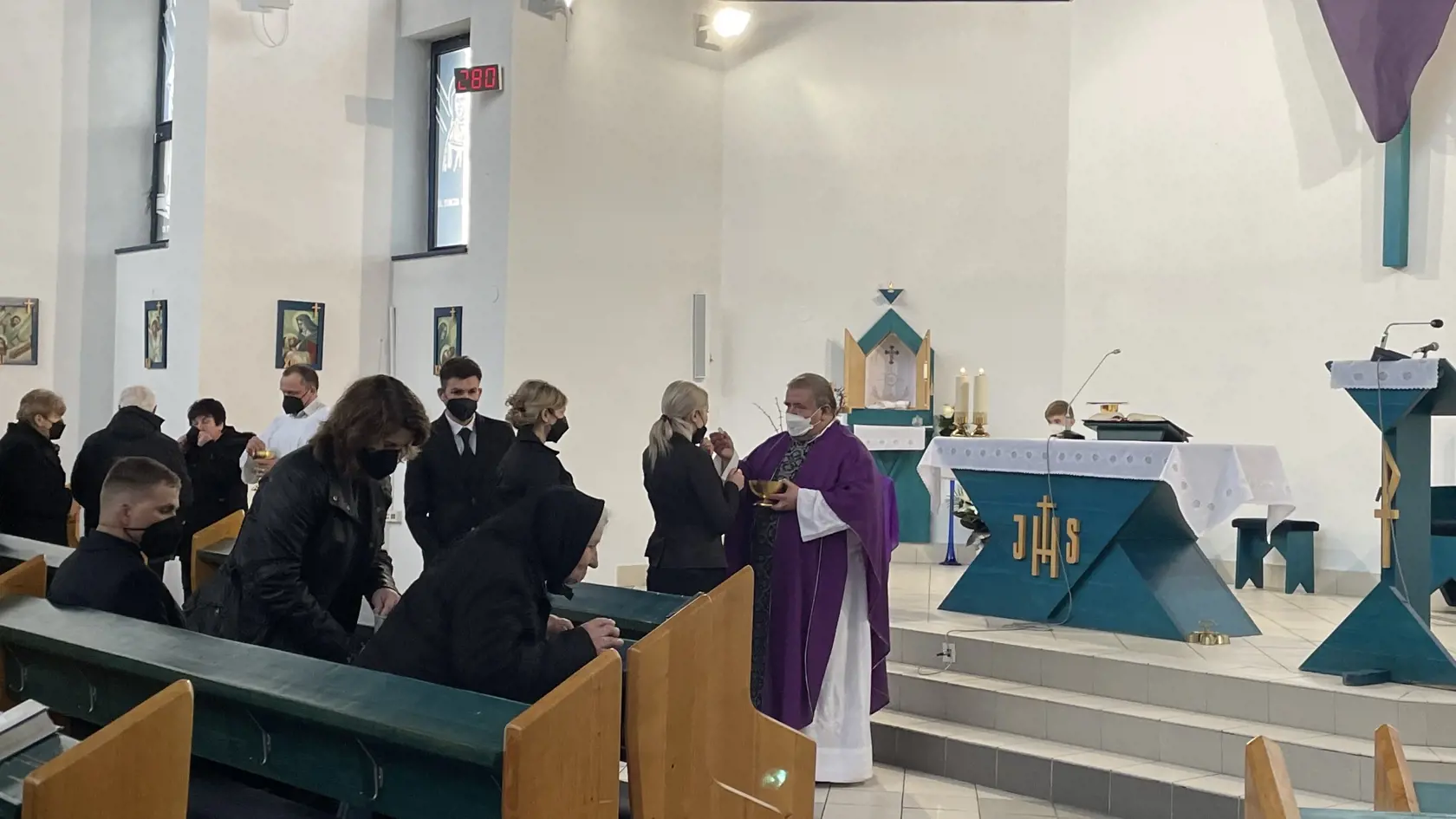 Posledná rozlúčka so Štefanom Libiakom, ktorý bol takmer tri týždne nezvestný. napokon ho našli v blízkom lese obeseného. Zomrel postojačky.