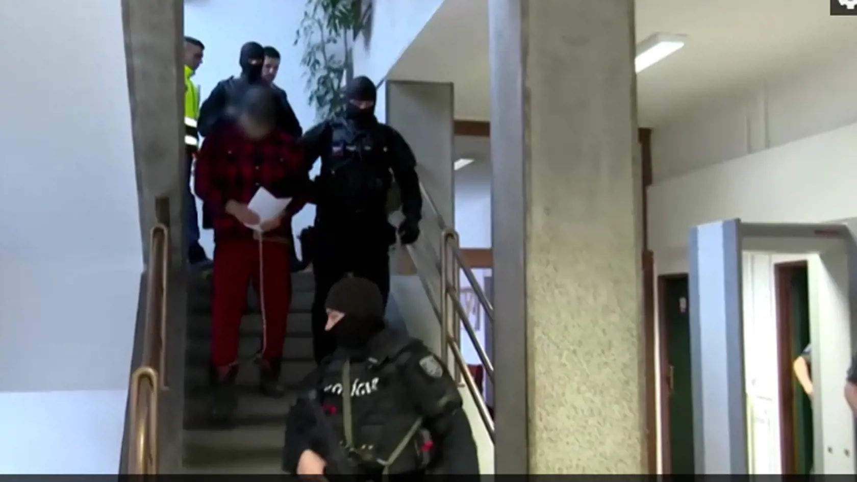Dobrovoľného hasiča a zápasníka MMA Mateja (32) z Krásna nad Kysucou zbalila polícia pre nedovolené ozbrojovanie.