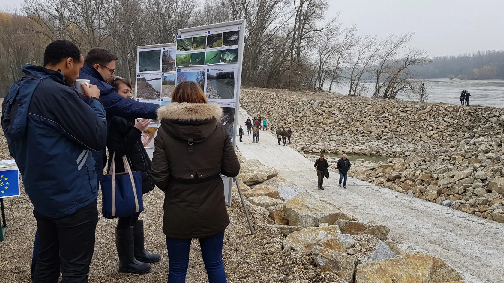 Na snímke informačná tabuľa o sprietočnenom Kľúčovskom ramene na Dunaji pri obci Kľúčovec 26. novembra 2019. Ochranárom a vodohospodárom sa podarilo dokončiť unikátnu revitalizačnú aktivitu, ktorá bude mať priaznivý vplyv pre prírodu Podunajska. FOTO TASR - Milan Drozd 
 

 

Informovať budú: 

 

László Sólymos – podpredseda vlády a minister životného prostredia SR

Tomáš Kušík – predseda Bratislavského regionálneho ochranárskeho združenia 

Daniel Kvocera – generálny riaditeľ štátneho podniku 