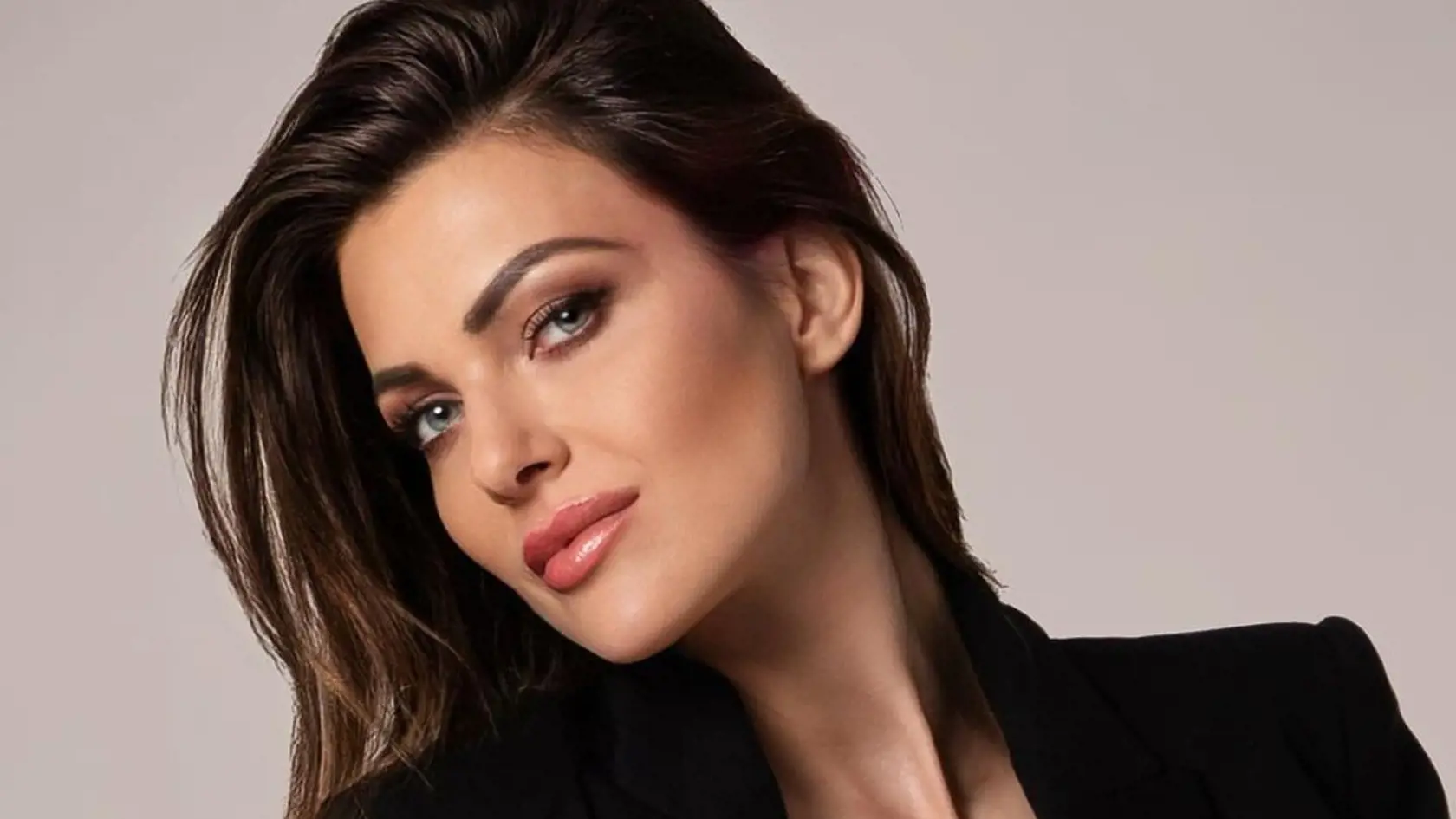 Martina dnes dráždi sexi dekoltom v čipkovanej podprsenke.