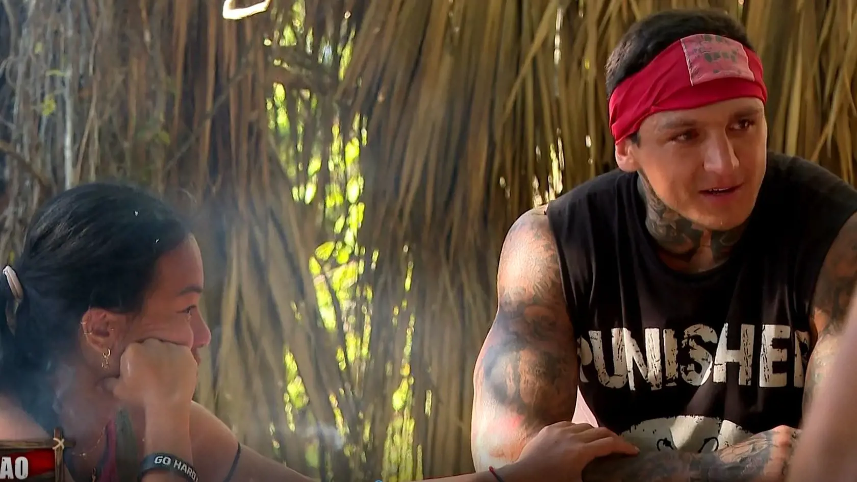 Gábor Boráros zo šou Survivor odstúpil. Dôvodom bolo zranenie kolena a veľké bolesti.