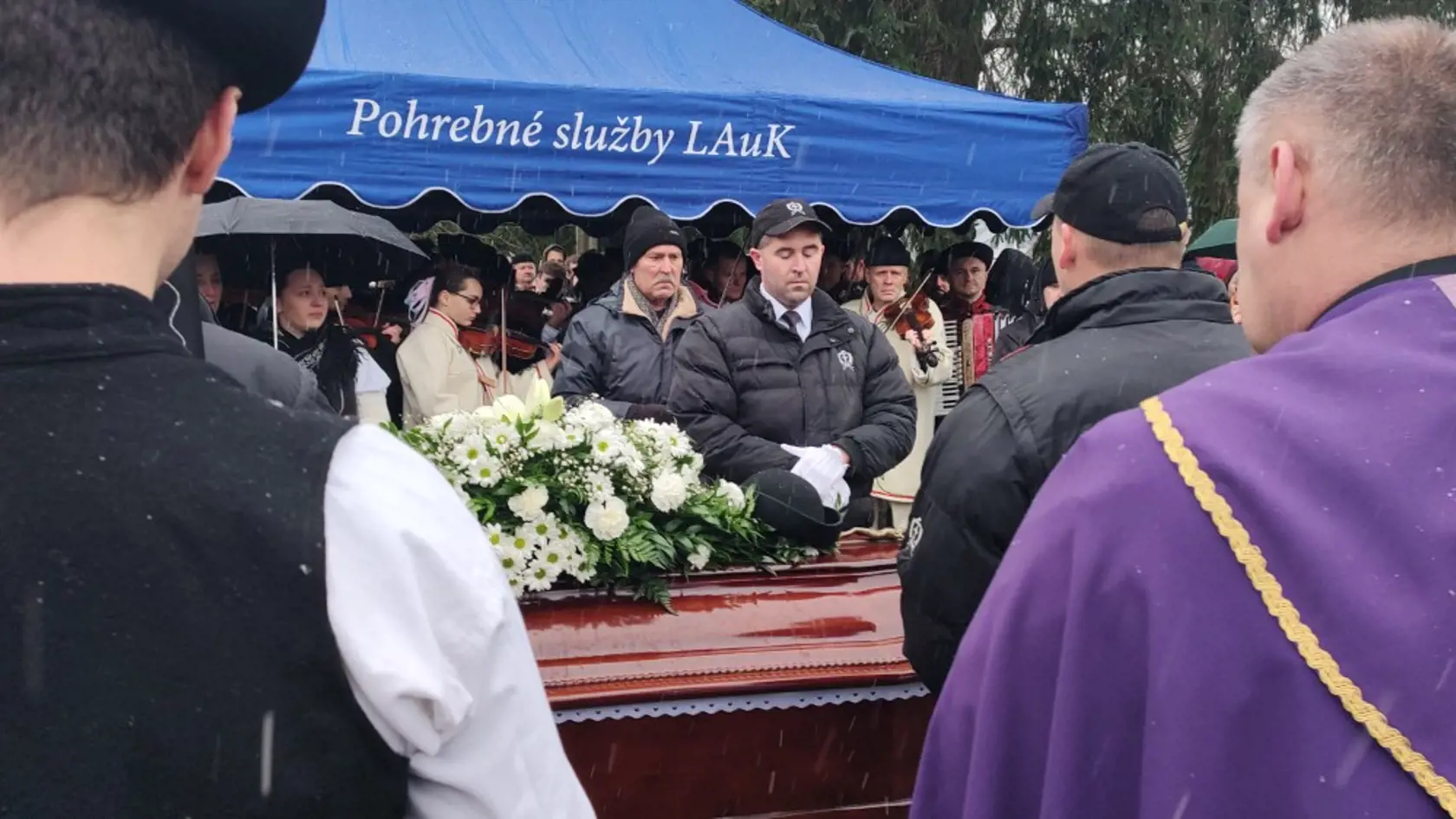 V Žiline pochovávali folkloristu, huslistu Jána Rybára, ktorý zomrel pri tragickej dopravnej nehode.