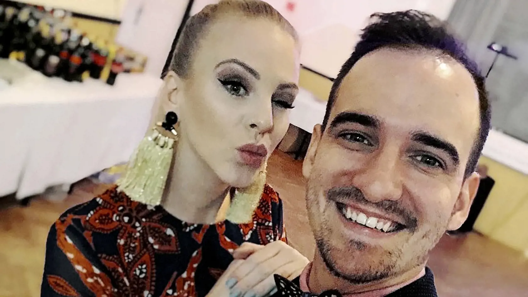 Kamaráti. Barbora a Jakub zostali kamaráti a na tom, čo bolo, sa už len smejú.