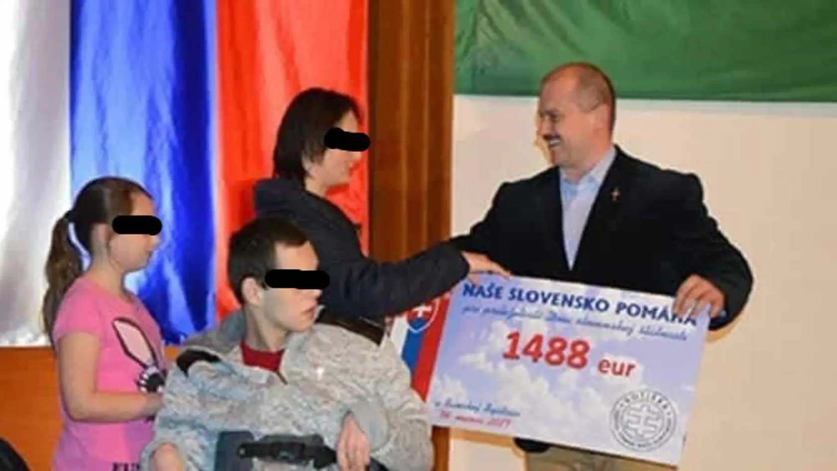 Marian Kotleba verejne rozdával šeky v hodnote 1488 eur, teda s číslami, ktoré v sebe nesú nacistický symbol. H je ôsme písmeno v abecede a preto je 88 považované za skrytú verziu nacistického pozdravu Heil Hitler. 14 symbolizuje vetu zloženú zo 14 slov, ktorú vytvoril americký nacista David Lane a v preklade znamená: Musíme zabezpečiť existenciu našich ľudí a budúcnosť pre biele deti.