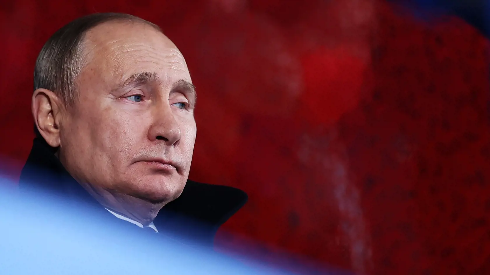 "Súhlasíme s návrhmi na zastavenie nepriateľských akcií," povedal Putin novinárom na tlačovej konferencii v Kremli po rozhovoroch s bieloruským prezidentom Alexandrom Lukašenkom. "Vychádzame však z faktu, že toto zastavenie by malo byť také, aby viedlo k dlhodobému mieru a odstránilo pôvodné príčiny tejto krízy," vyhlásil ruský prezident.