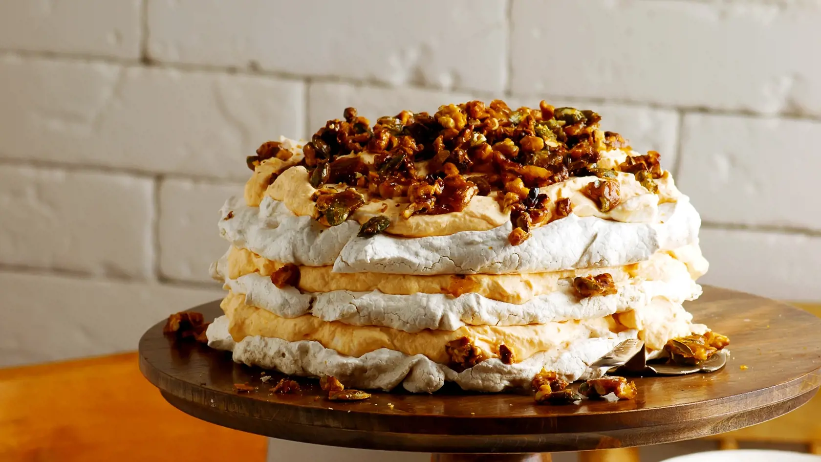 Pavlovovej torta s arašidovou plnkou