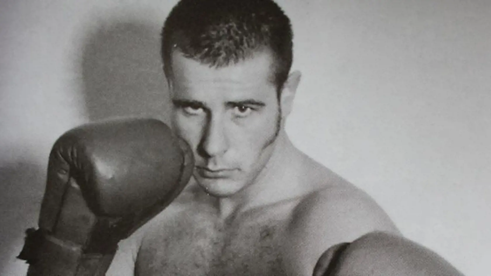 Robert Rosenberg – Český kráľ porna natočil viac ako 8000 tisíc scén pre dospelých. Málokto však vie, že to skúšal aj s boxom.