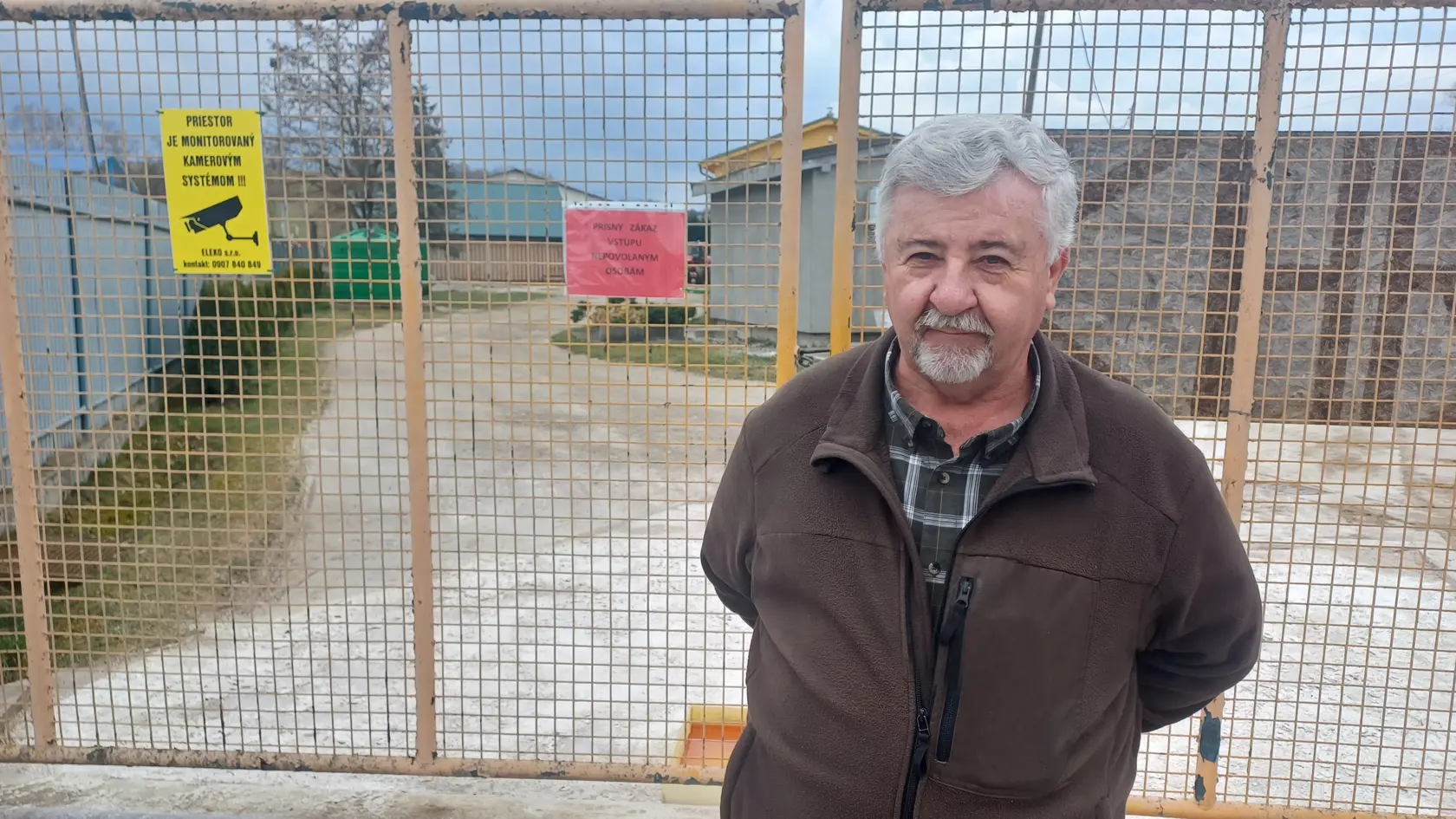 Farmár Hreus necháva farmu pre istotu zatvorenú.