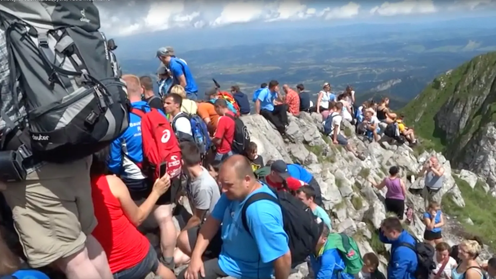 Keď prišla búrka, na končiaroch sa tlačilo množstvo ľudí.