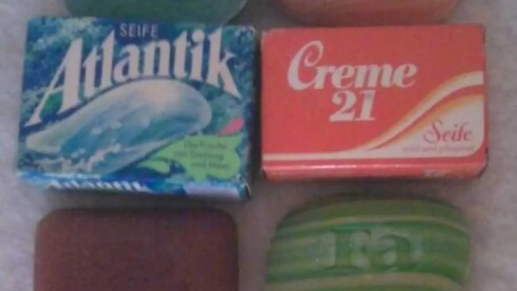 Zabudnuté klenoty z čias bývalého režimu. Súčasná generácia by dnes nad nimi ohrnula nos, v minulosti pritom boli často nedostatkovým tovarom.