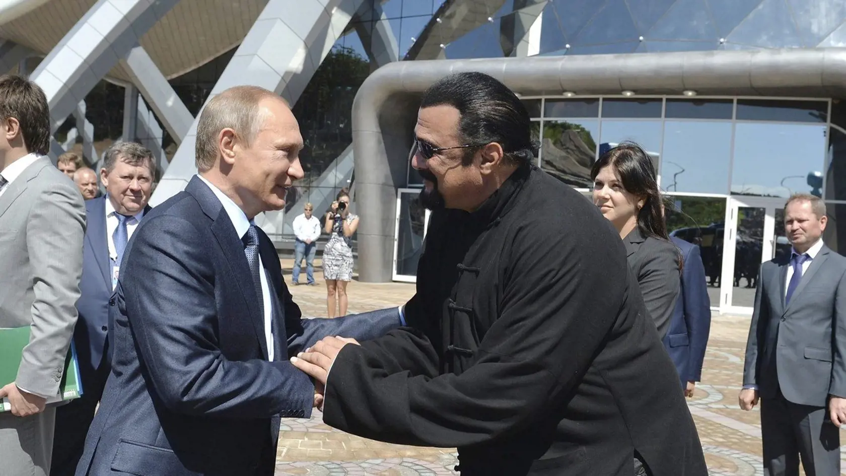 Ruský prezident Vladimir Putin a herec Steven Seagal spolu navštívili niekoľko ruských atrakcií. 