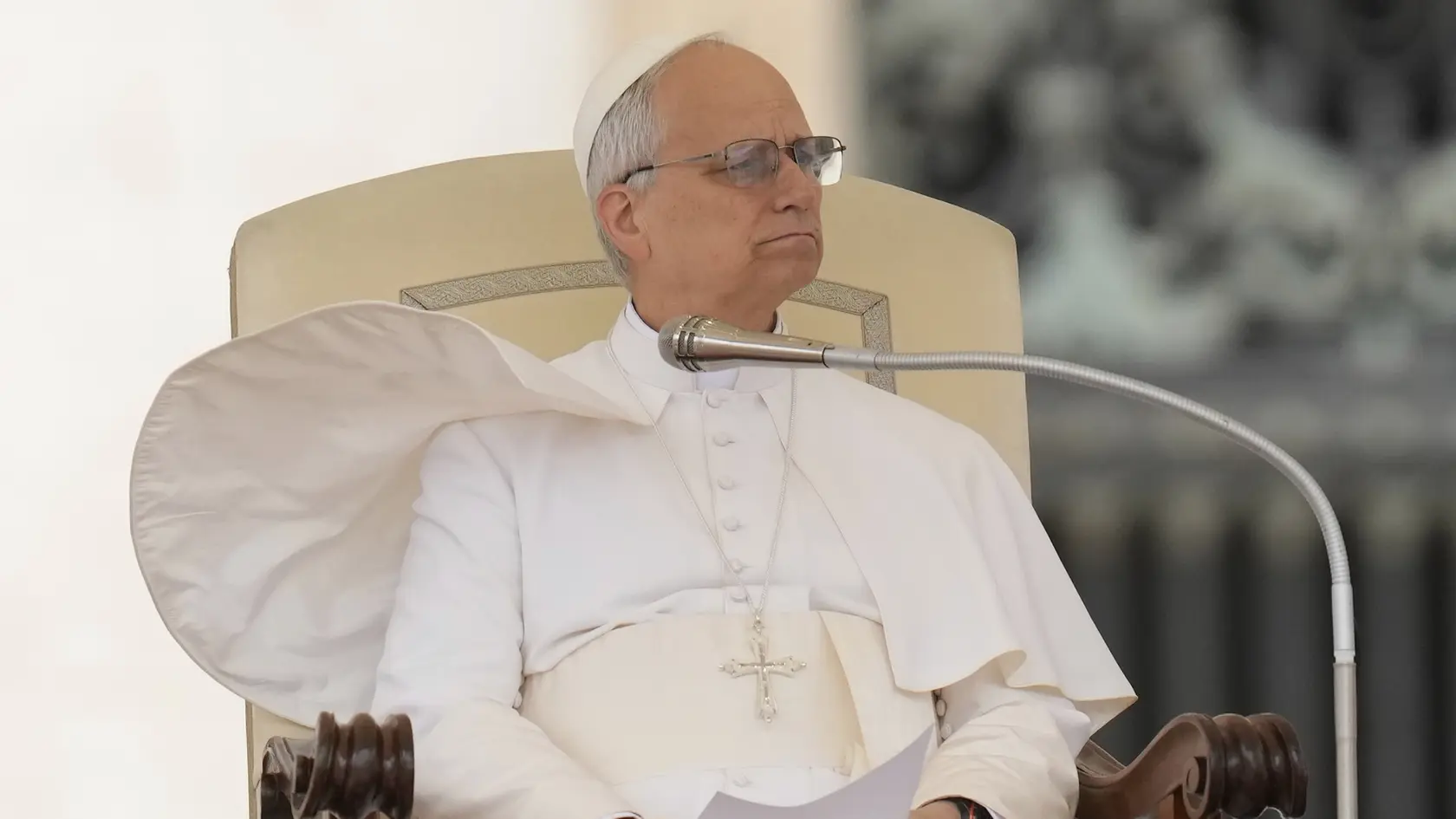 AZ23 Vatikán - Na snímke novozvolený pápež Lev XIV. počas svojej prvej generálnej audiencie vo Vatikáne 21. mája 2025. FOTO TASR/AP
 


Pope Leo XIV holds his first weekly general audience in St. Peter's Square at The Vatican, Wednesday, May 21, 2025. (AP Photo/Gregorio Borgia)