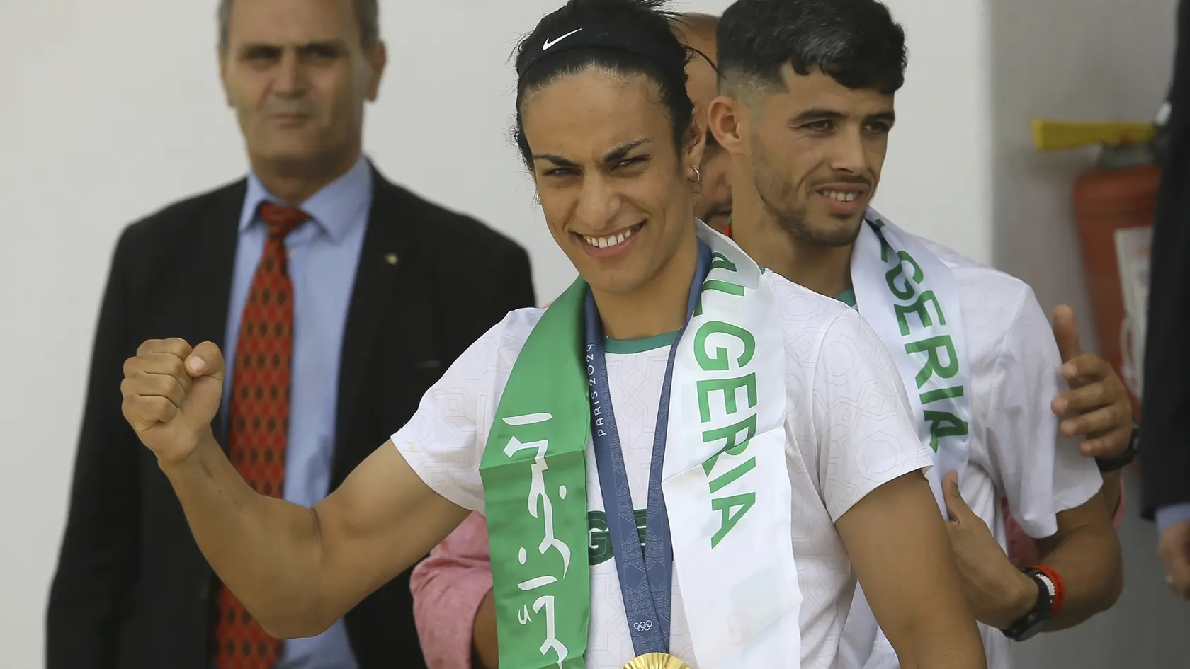 Alžírska boxerka Imane Khelifová si z LOH 2024 v Paríži odniesla zlatú medailu.