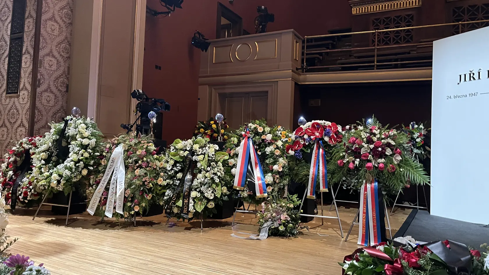 Pohreb Jiřího Bartošku v pražskom Rudolfine.