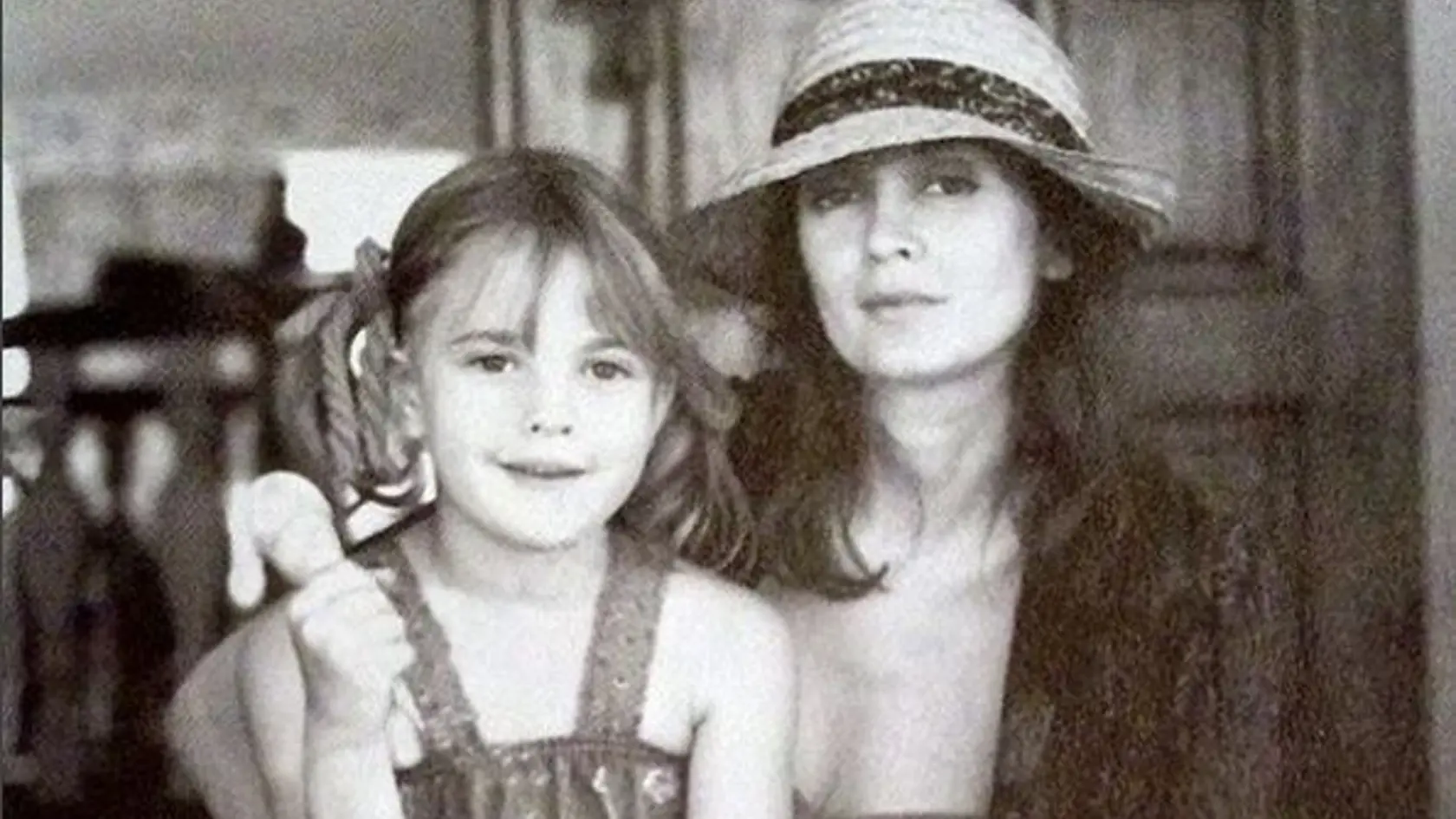 Drew Barrymore zverejnila krásnu fotku zo svojho detstva.
