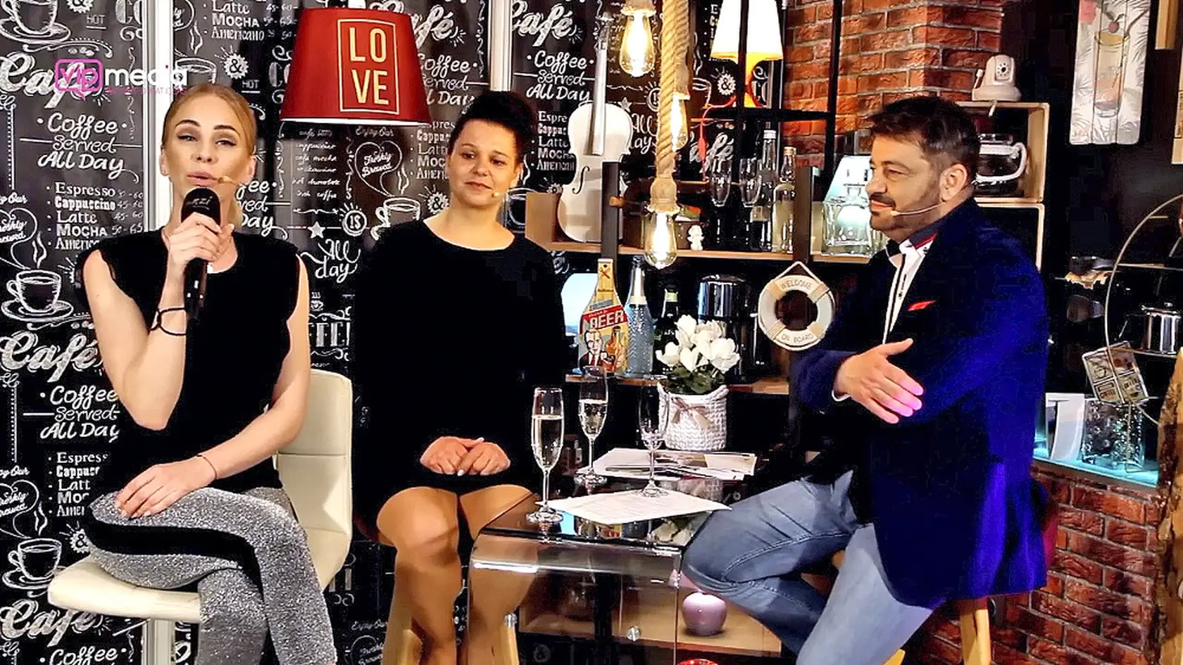 Dva roky pôsobila ako moderátorka v Senzi TV.
