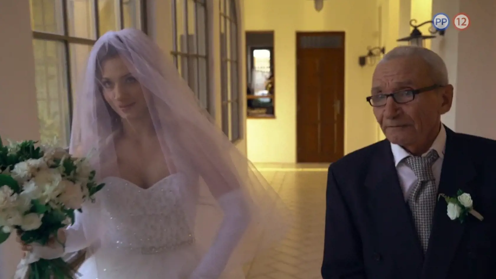 Keď nevesta Lucia zbadala ženícha, takmer zmeravela. Všimol si to aj jej otec.