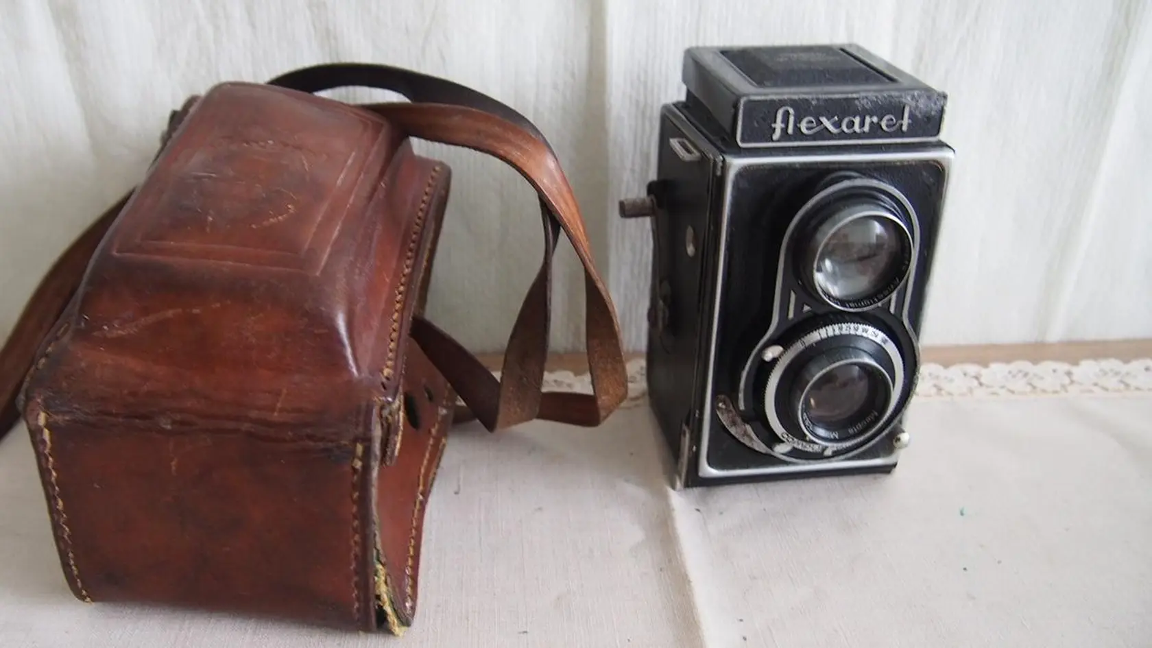 Starý fotoaparát značky Flexaret