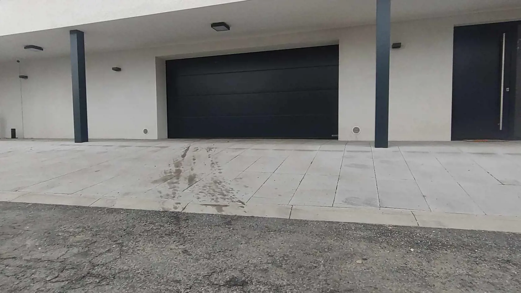 Olejová stopa viedla až do garáže, v ktorej Andrej Danko parkuje.