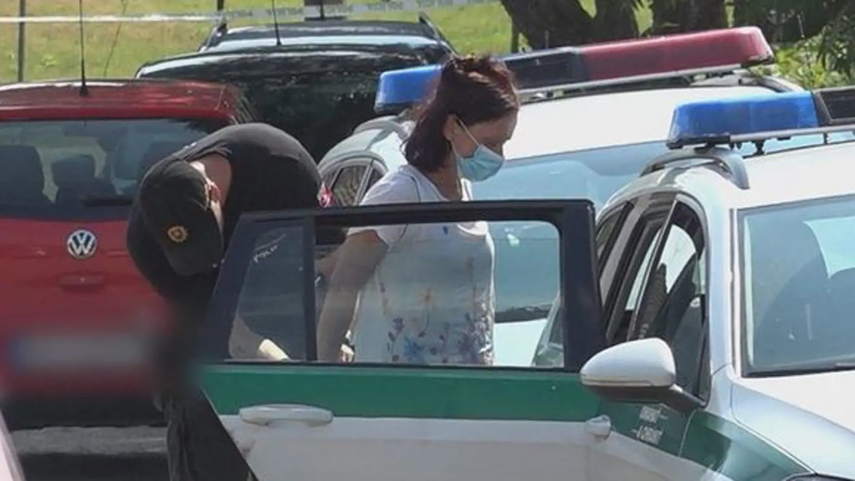 K vražde sa údajne priznala 38-ročná neter mŕtveho muža Edisa, ktorá skončila v rukách polície. Podľa susedov žili v dome nejaký čas spoločne.