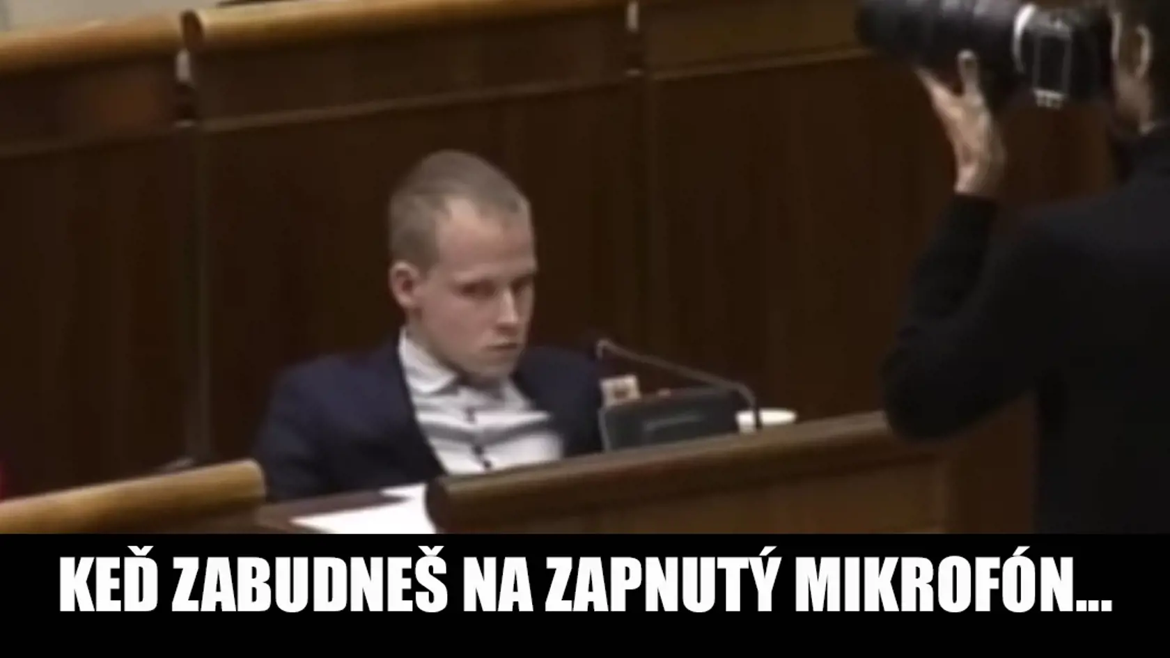 Keď zabudneš na zapnutý mikrofón...