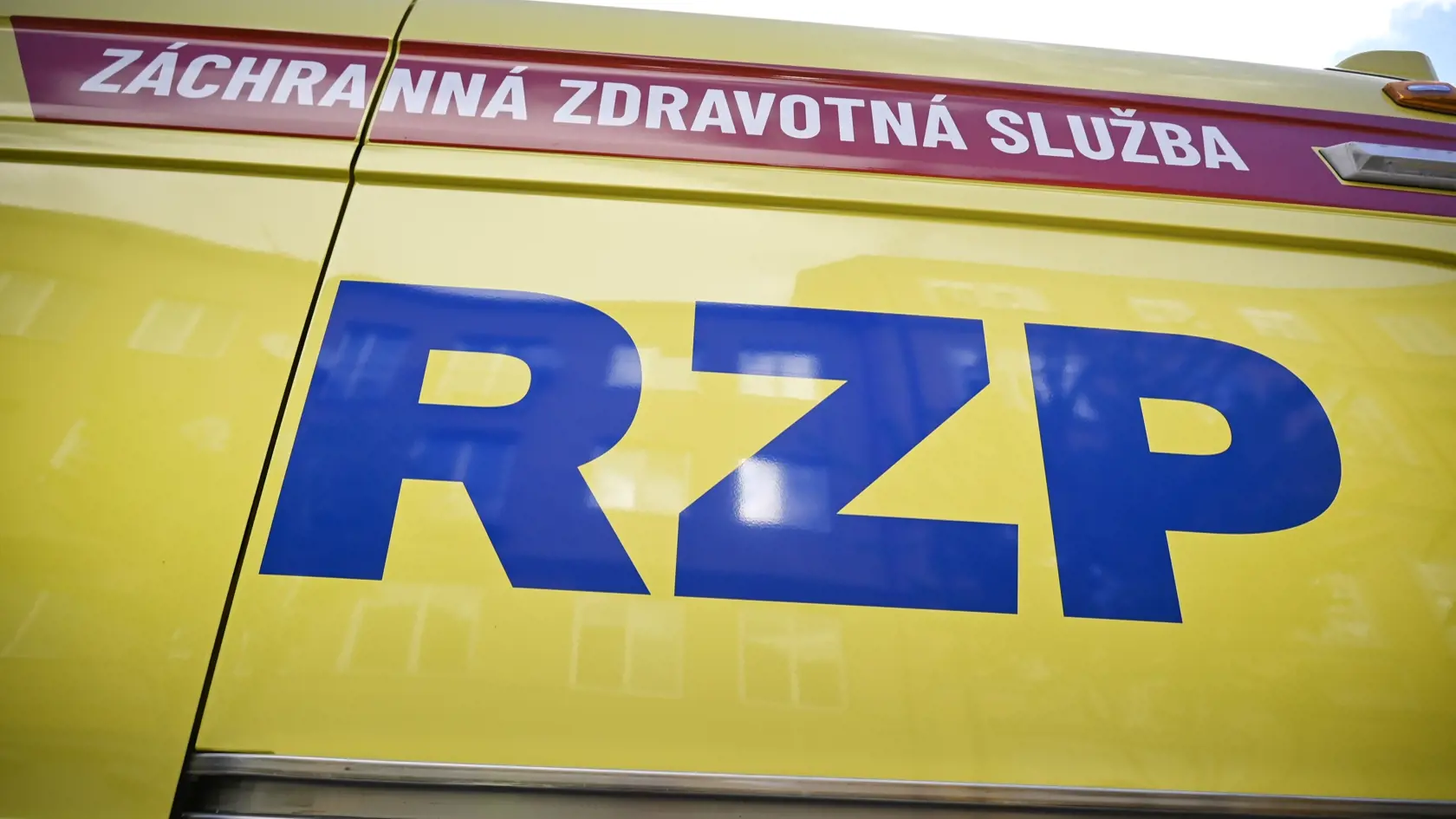 Na snímke sanitka Rýchlej zdravotnej pomoci (RZP)