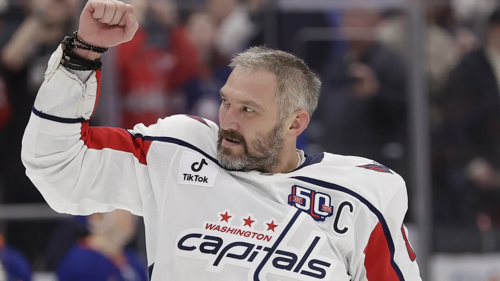 Ovečkin v predchádzajúcej sezóne pokoril Gretzkého a stal sa najlepším strelcom histórie NHL.