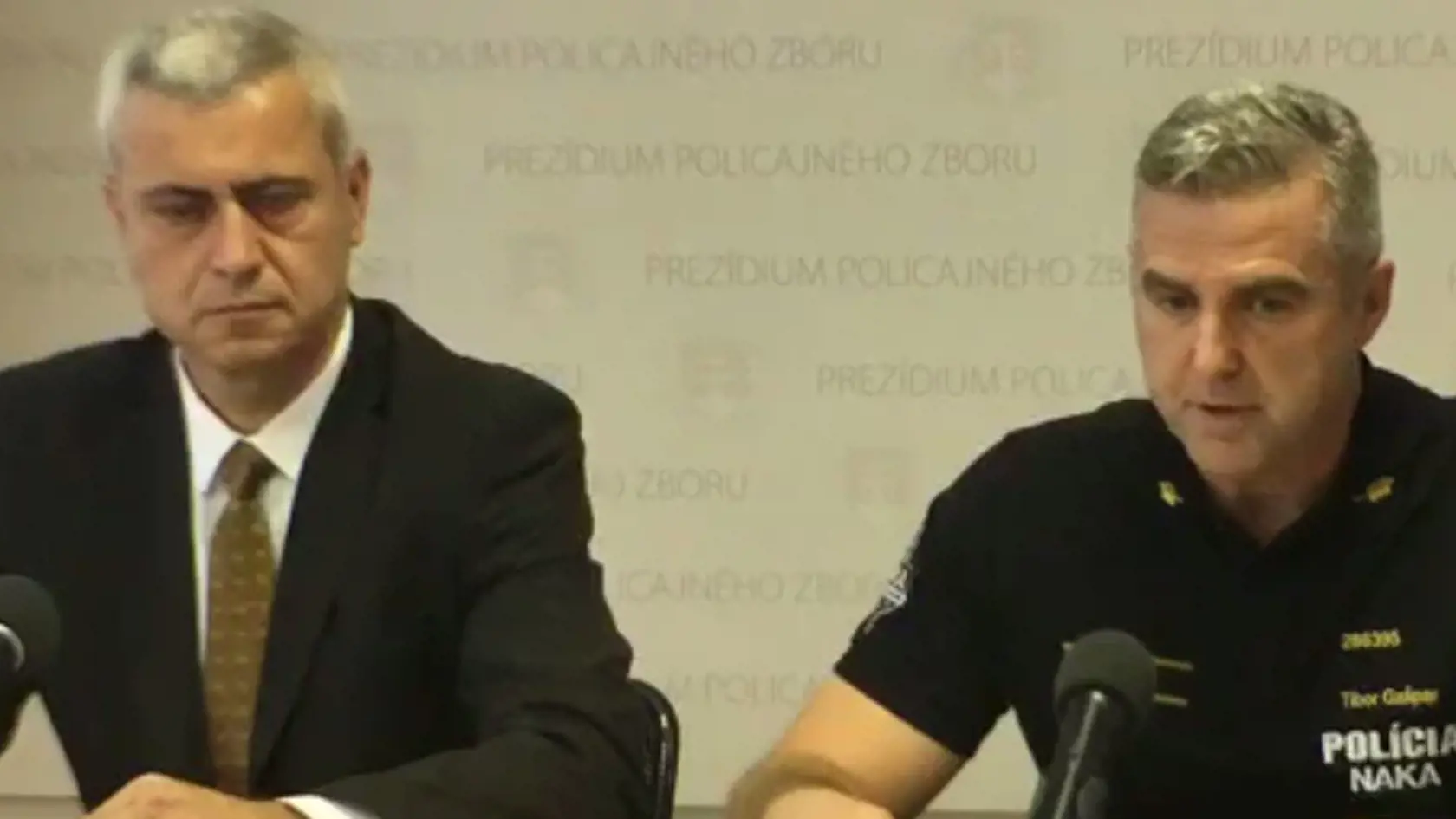 Bývalý riaditeľ NAKA Peter Hraško (vľavo) a policajný exprezident Tibor Gašpar.