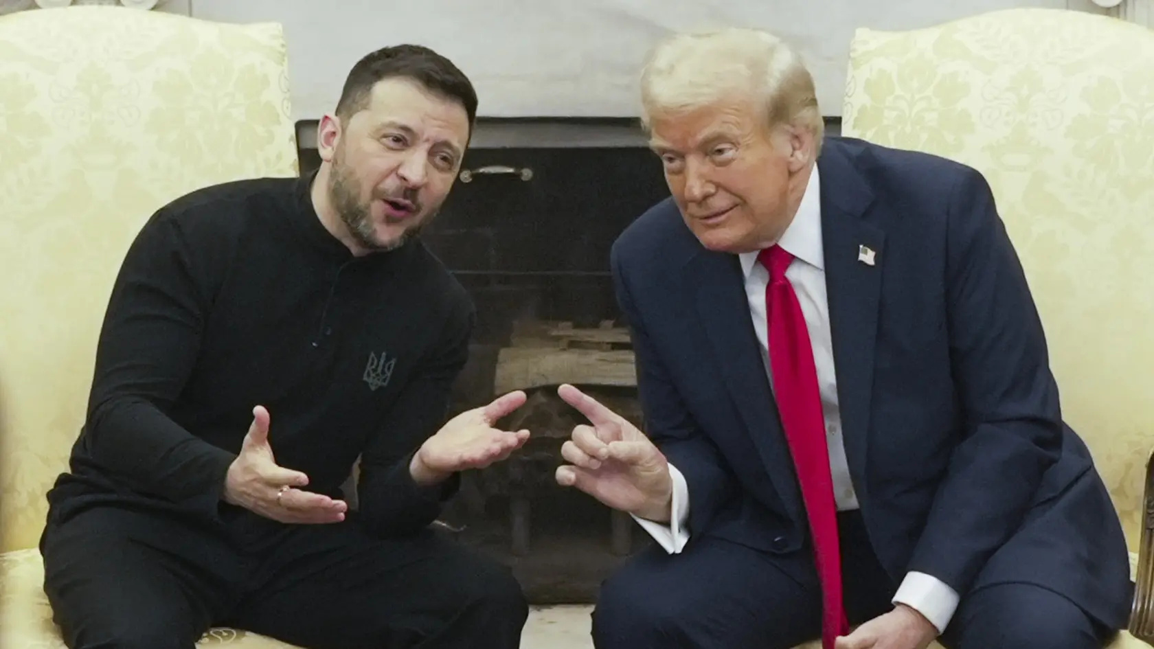KK53 Washington - Americký prezident Donald Trump a ukrajinský prezident Volodymyr Zelenskyj počas stretnutia v Oválnej pracovni Bieleho domu vo Washingtone v piatok 28. februára 2025. FOTO TASR/AP
President Donald Trump, right, meets with Ukrainian President Volodymyr Zelenskyy in the Oval Office at the White House, Friday, Feb. 28, 2025, in Washington. (AP Photo/ Mystyslav Chernov)