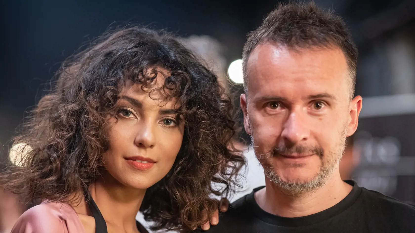 Kameraman Martin Žiaran s hlavnou predstaviteľkou minisérie Iveta Alžbetou Ferencovou. Maťo so smiechom poznamenal, že občas si "pohutoria", ale len ako také okorenenie  a spestrenie chvíľ.