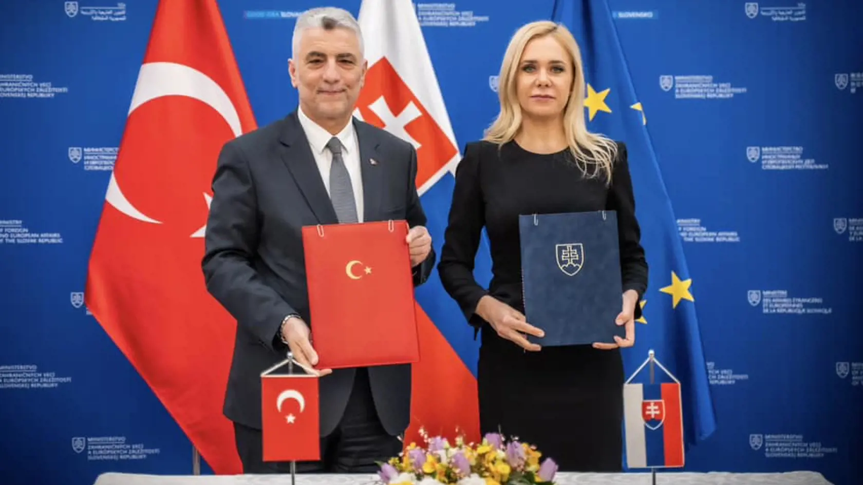 Ministerka hospodárstva Denisa Saková podpísala s tureckým ministrom hospodárstva Ömerom Bolatom dohodu, ktorá by mala priniesť intenzívnejšiu hospodársku spoluprácu medzi oboma krajinami.