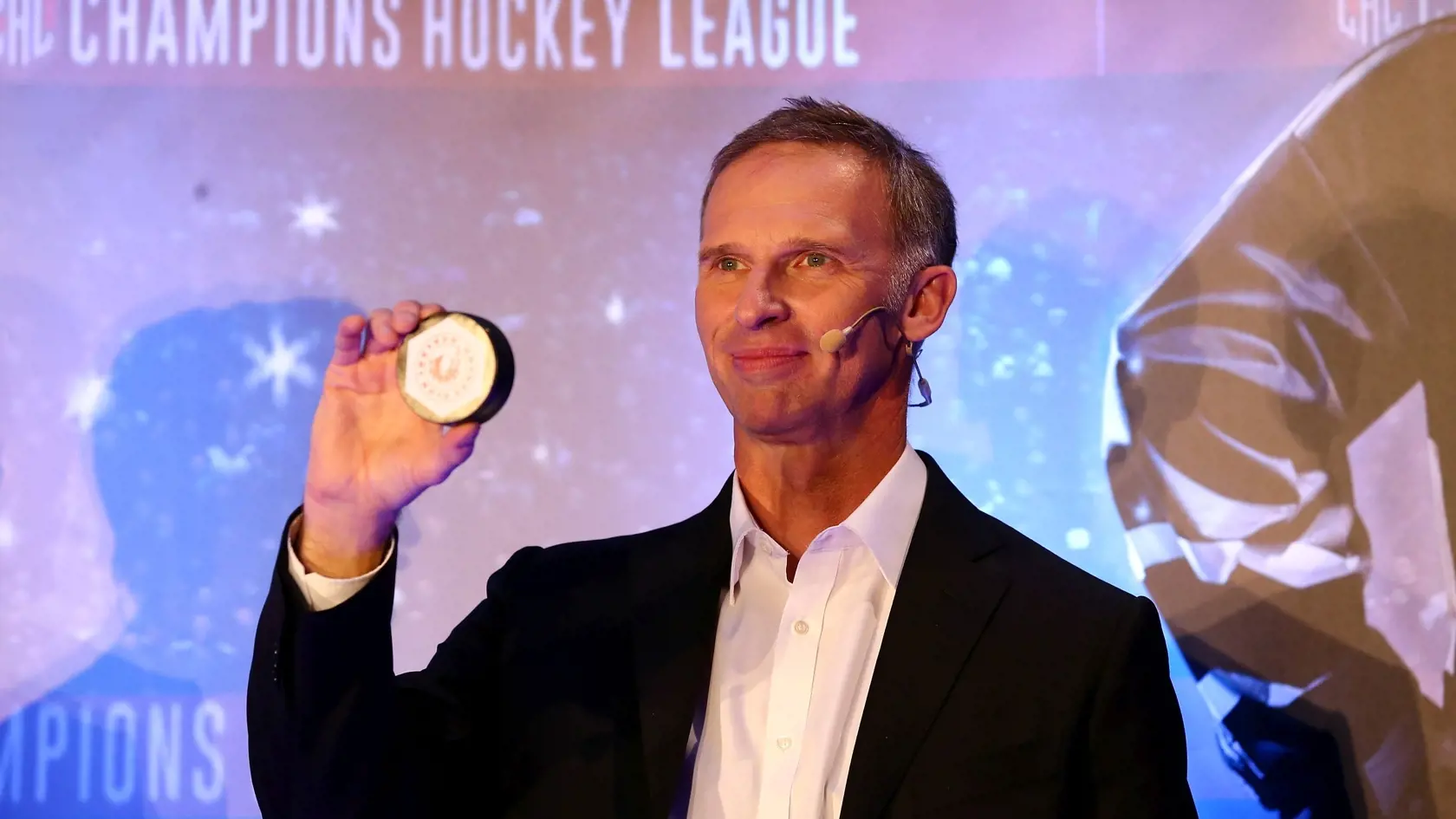 59-ročný bývalý brankár a olympijský víťaz z Nagana vymení hokejku a korčule za politiku. Dominik Hašek bude už v tomto roku kandidovať do českého Senátu za TOP 09 alebo koalíciu SPOLU.
