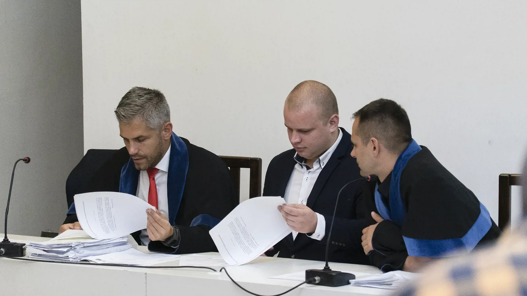 Záverečná! Najvyšší súd rozhodol, že sa poslanec za ĽSNS Milan Mazurek dopustil prečinu hanobenia národa, rasy a presvedčenia. V parlamente tak nadobro skončil.